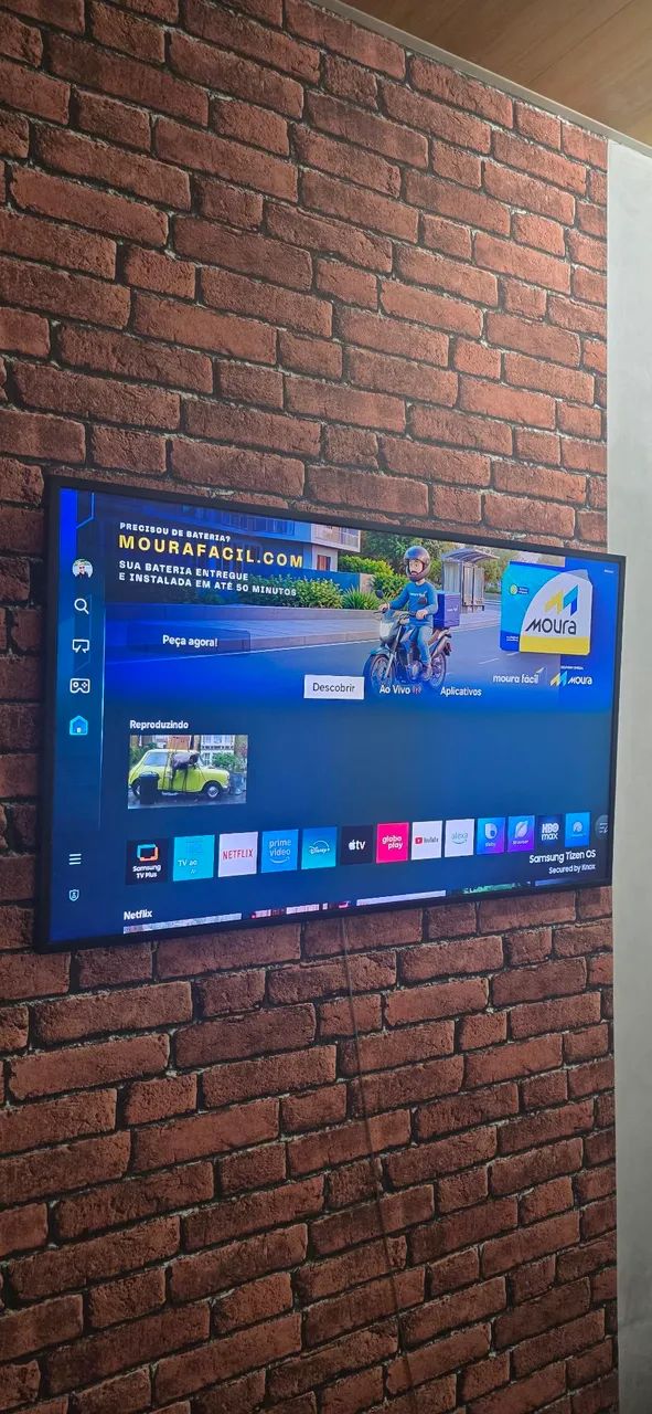 Samsung Crystal UHD 43" (UN43BU8000).