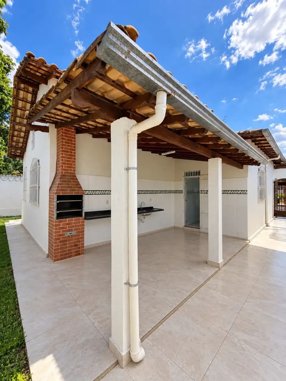 Casa com 3 quartos sendo 1 suíte 2 banheiros 4 vagas - Foto 4