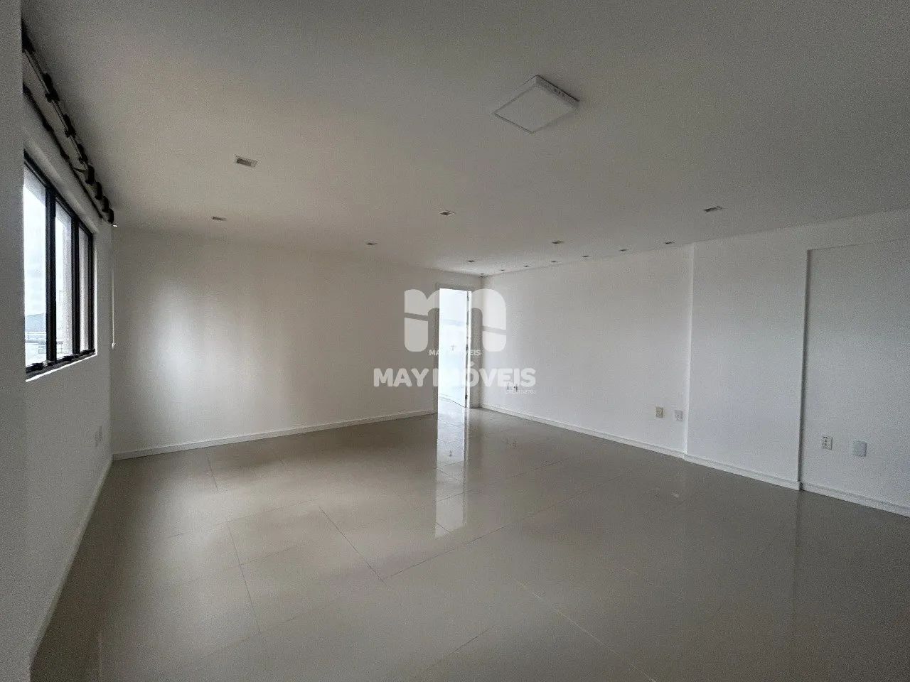 Sala comercial no centro de Itajaí, 53 m², R$450.000,00 - Foto 2
