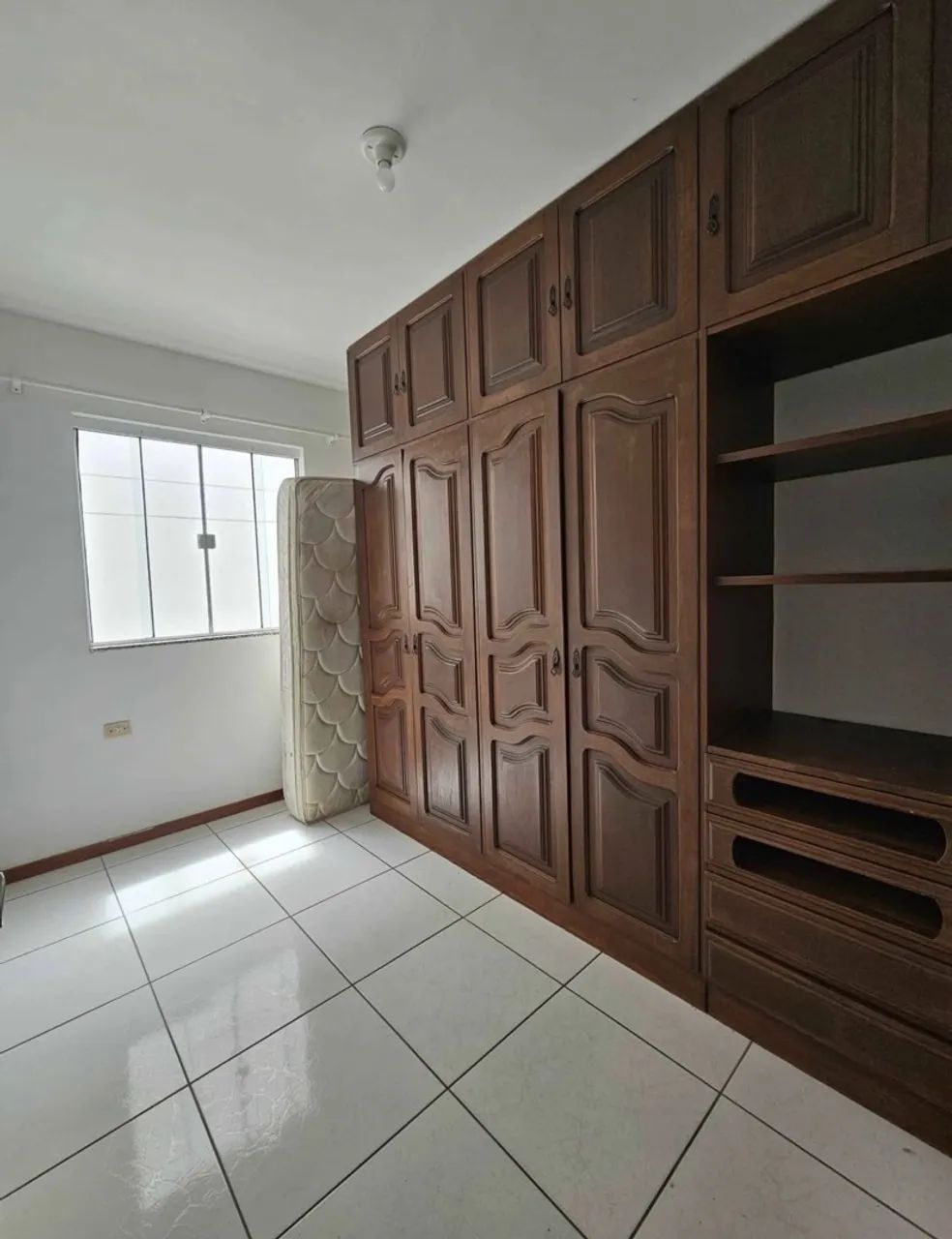 Alugo quarto em apt Centro Camboriú