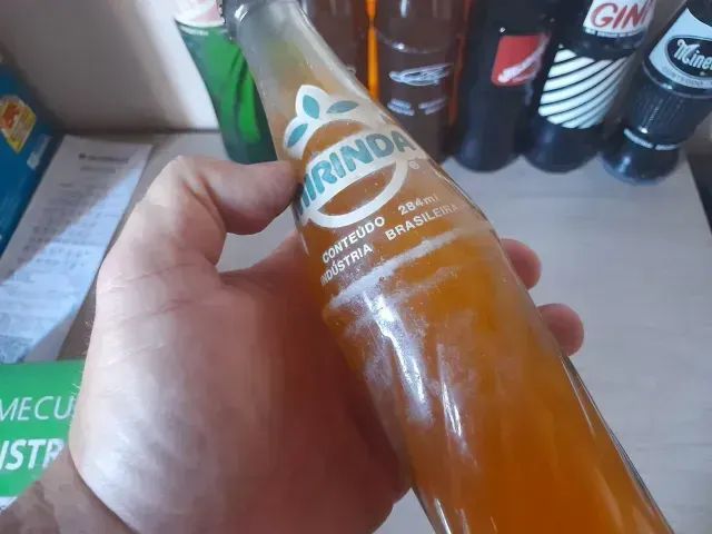 Conjunto de garrafas de refrigerantes antigas - algumas com oliquido original   - Foto 5