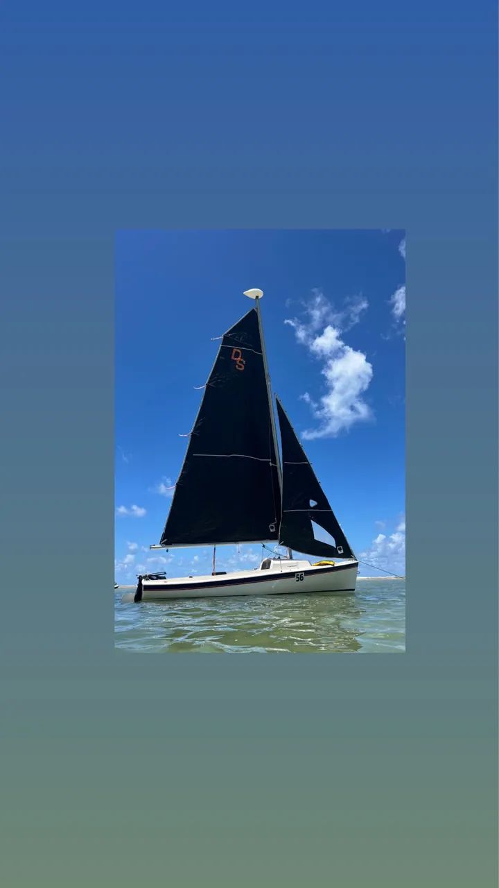 DAY SAILER À VENDA - É SÓ COLOCAR NA ÁGUA E VELEJAR!