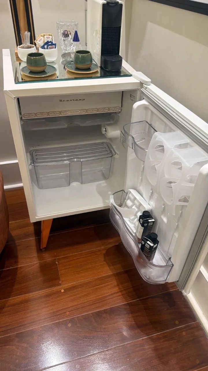 Frigobar Brastemp retrô branco com cobre - Foto 2