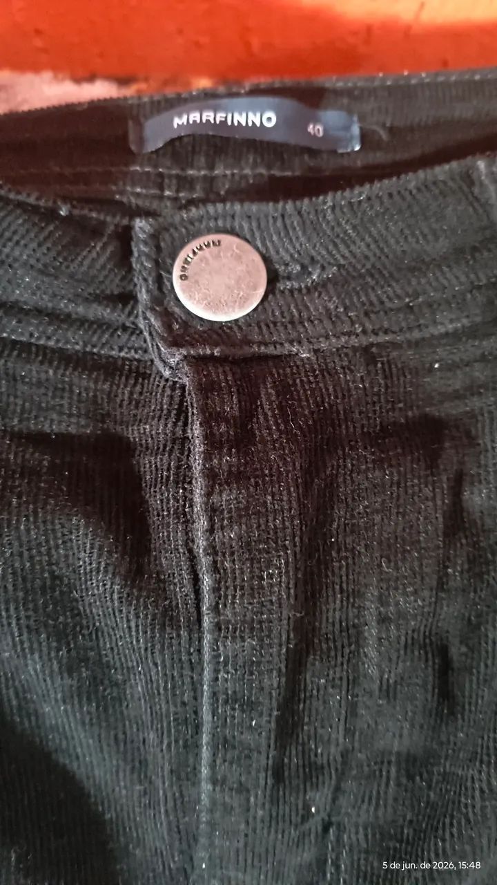 Calça aveludado preta número 40 Marfino excelente estado  - Foto 4