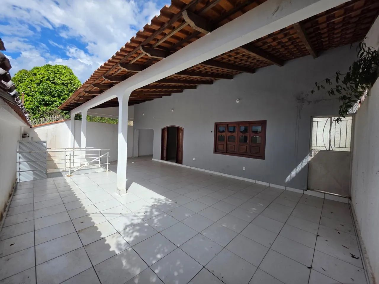 CASA A VENDA NO HILÉIA COM 05 QUARTOS