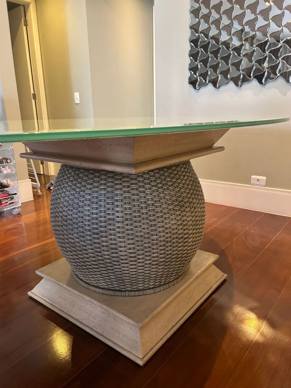 Mesa de jantar grande com tampo de vidro resistente  - Foto 5