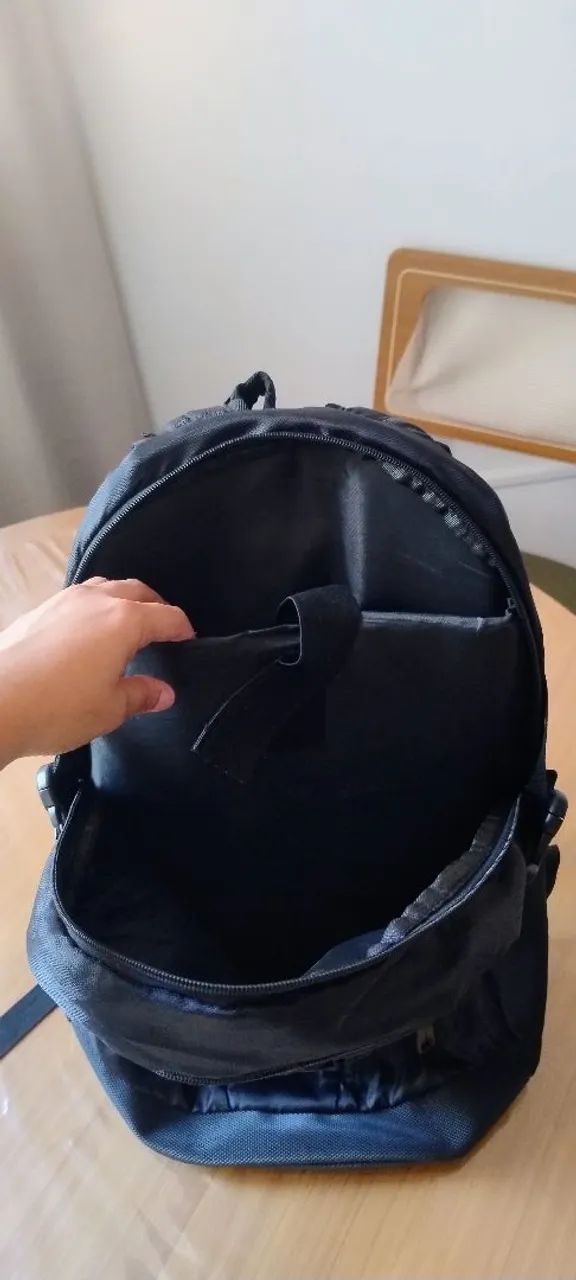Mochila preta com espaço para notebook  - Foto 2