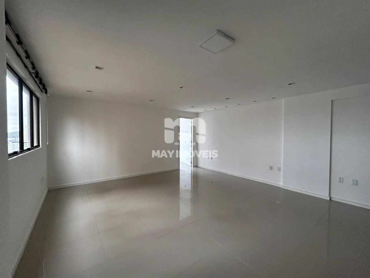 Sala comercial no centro de Itajaí, 53 m², R$450.000,00 - Foto 5