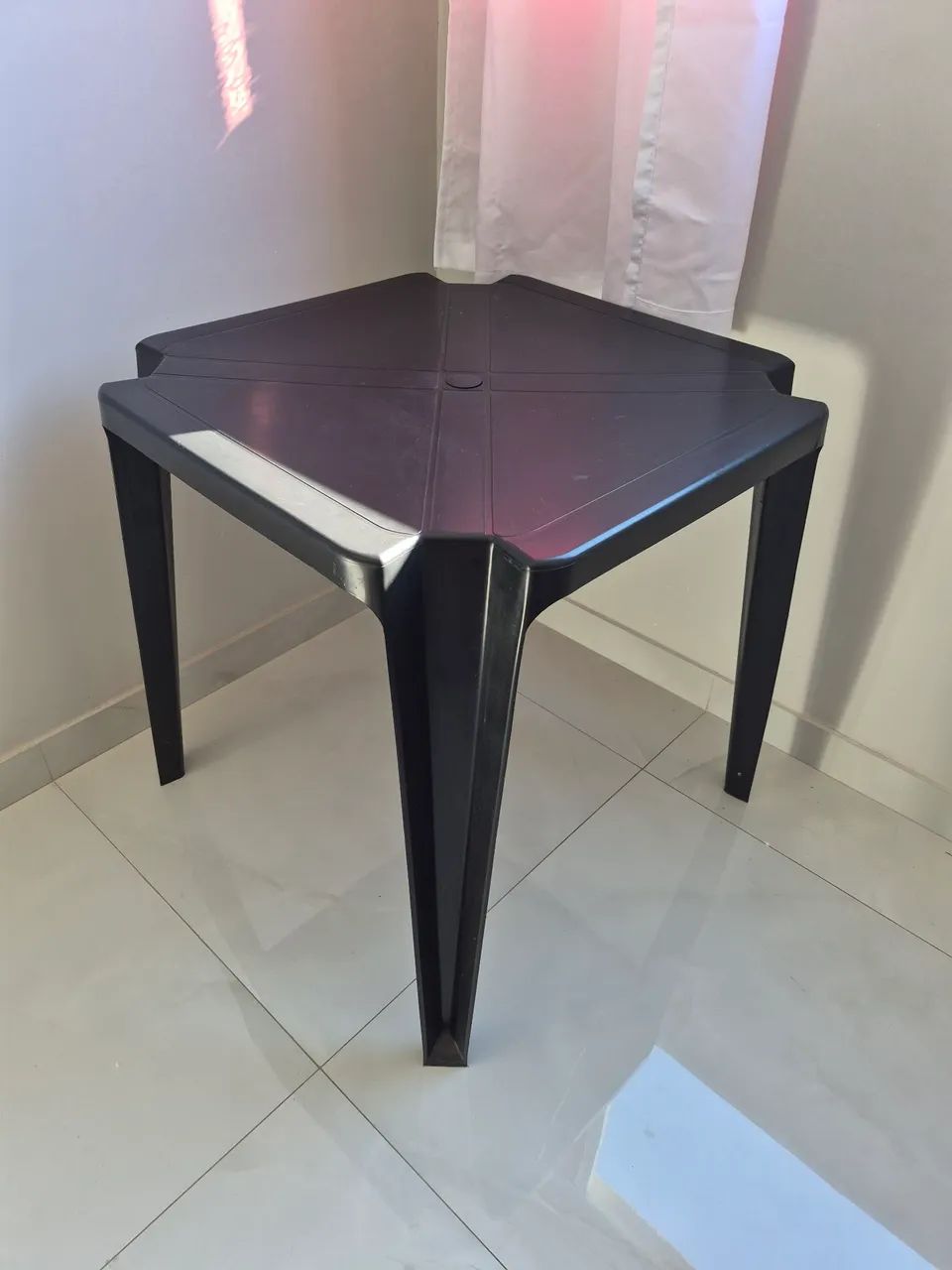 MESA PRETA DE PLÁSTICO  - Foto 3