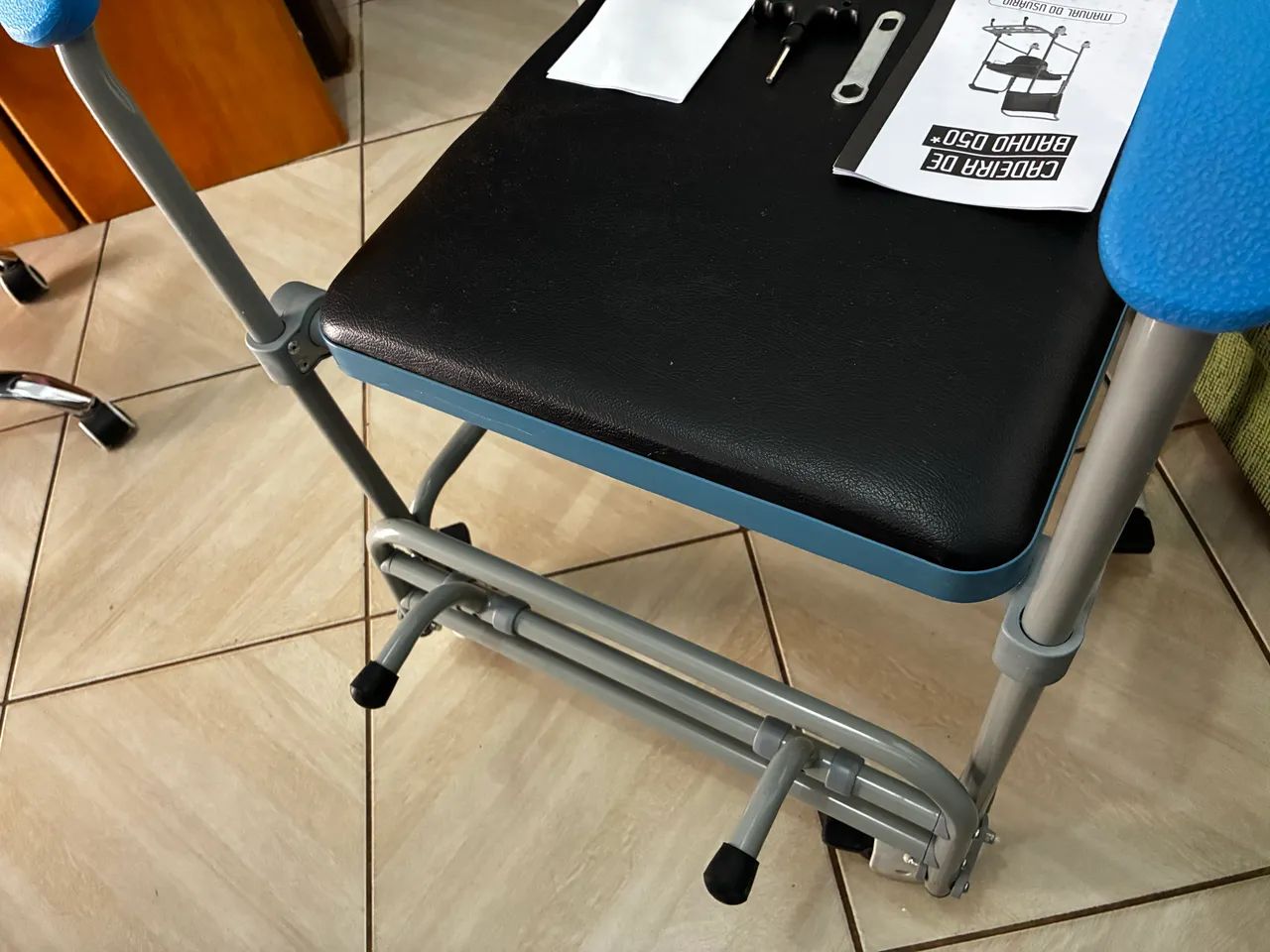 Multi-purpose foldable bath chair with wheel brakes471867639748382725