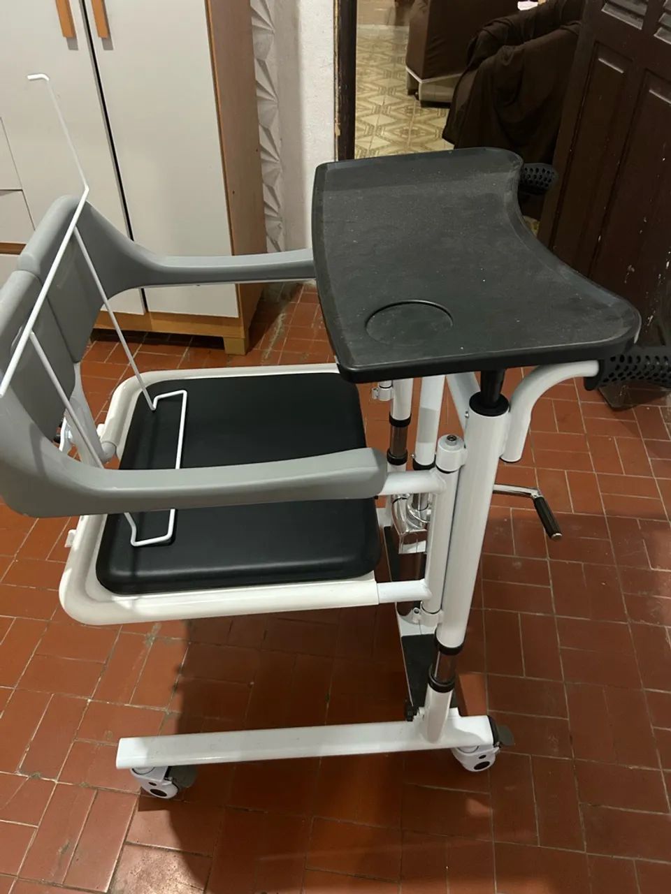 Cadeira de idoso para locomoção  - Foto 2