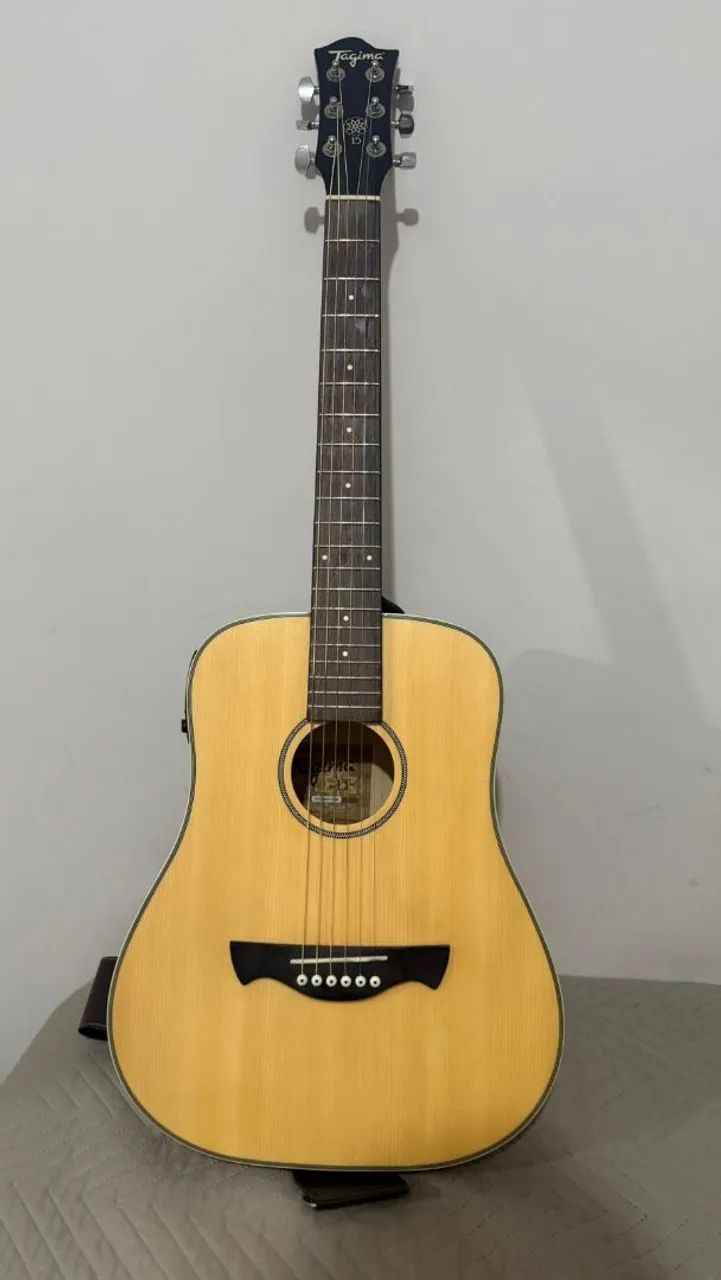 Vende-se violão