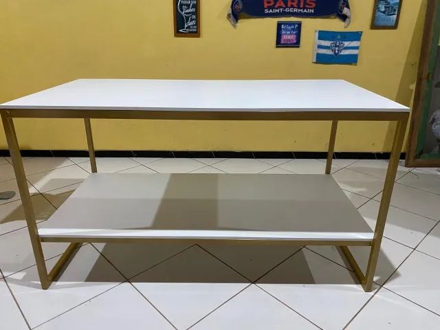 Mesa Expositora / Aparador - Moderna e Elegante