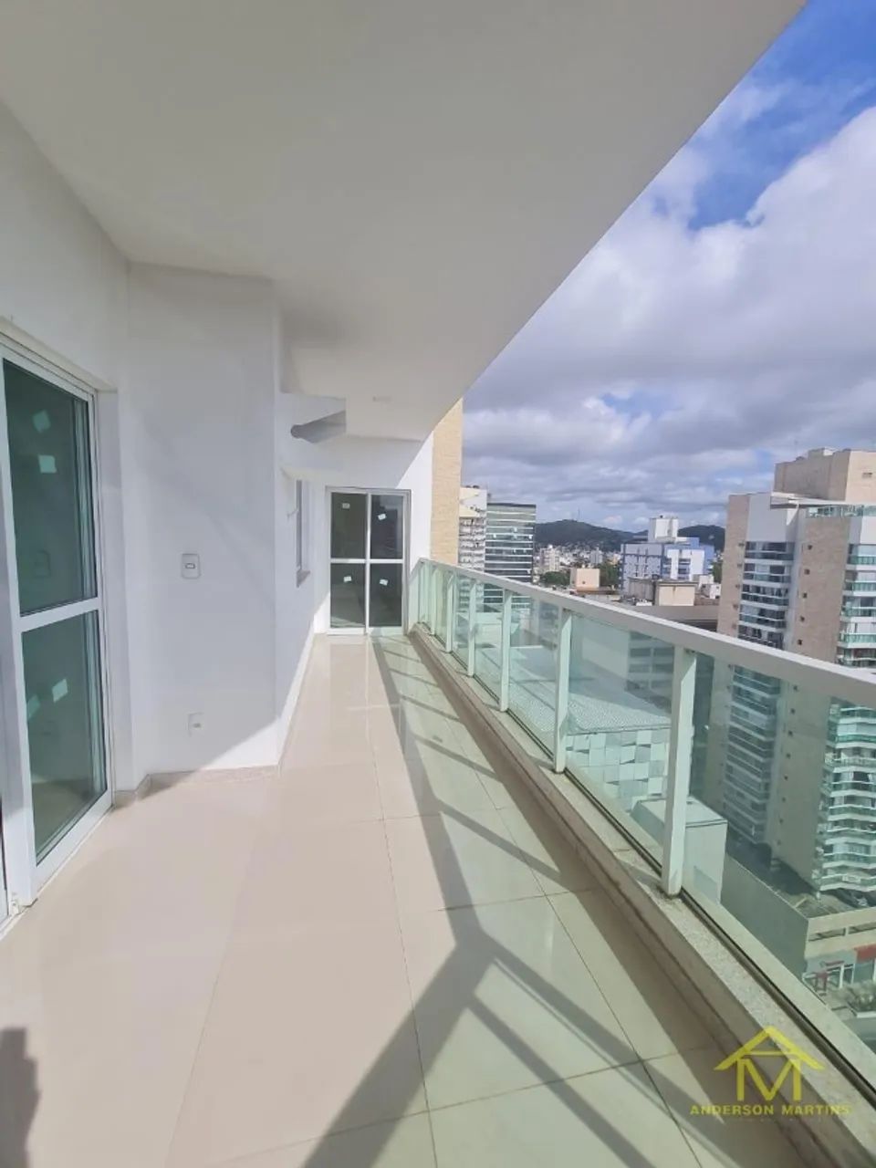 3 quartos na Praia da Costa - Ed. Yvone Cunha Cód: 27947 R