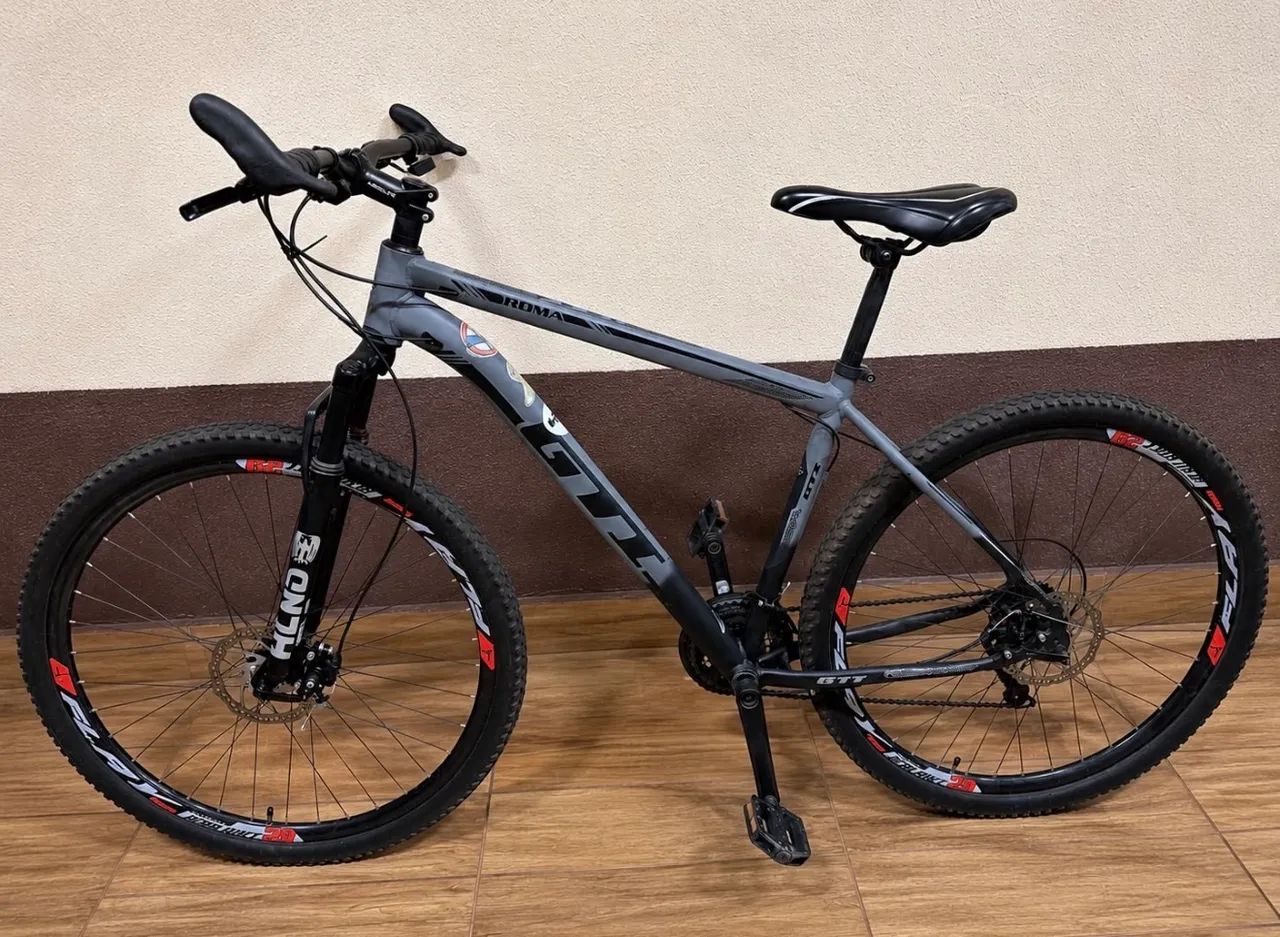 Bicicleta muito bem conservada, revisada e pronta para uso!