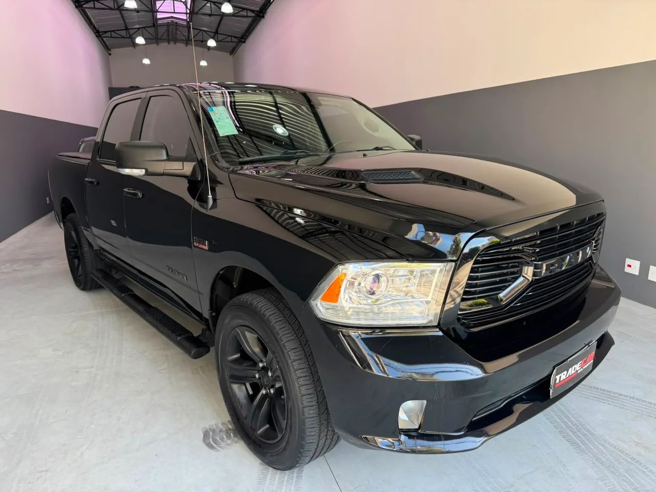 Ram Classic CLASSIC LARAMIE NIGHT ED. 5.7 4X4 Aut. 2022