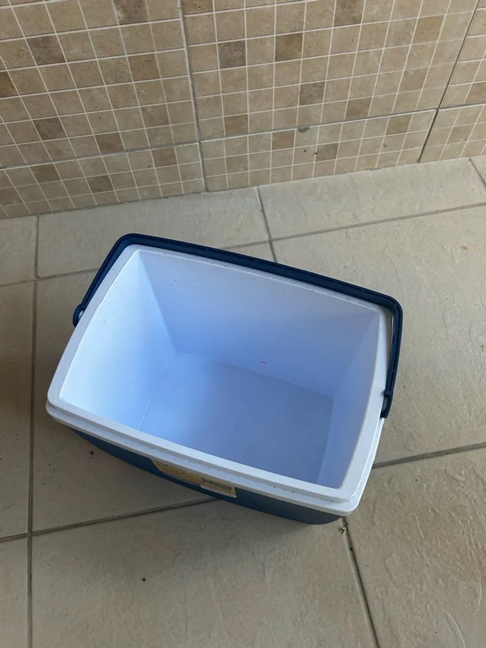Caixa térmica Cooler com alça  - Foto 2