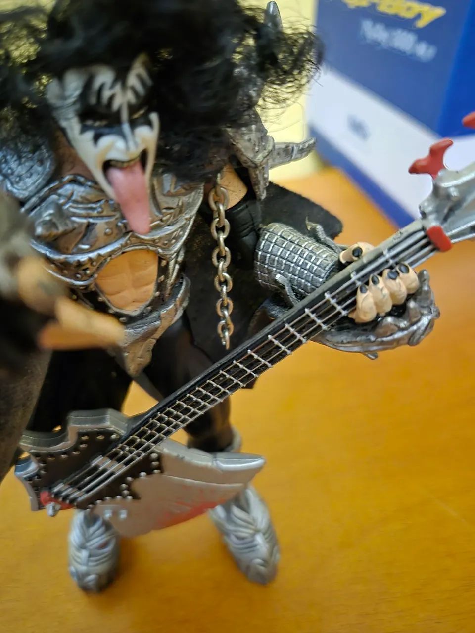 Figura Gene Simmons Kiss McFarlane com detalhe! - Foto 2