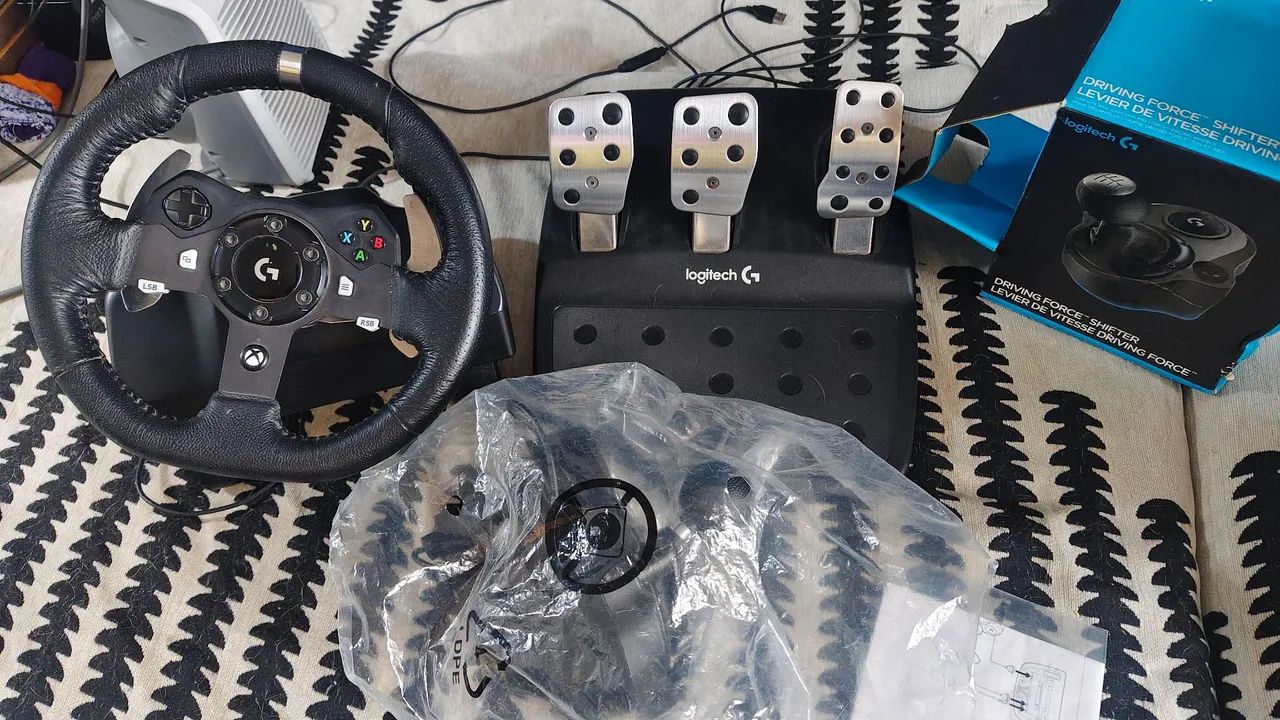 Volante G920 com câmbio Xbox e Pc impecável  - Foto 2