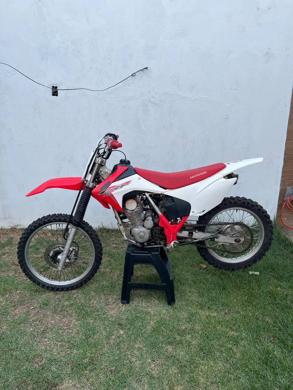 XR 200R com roupa CRf230