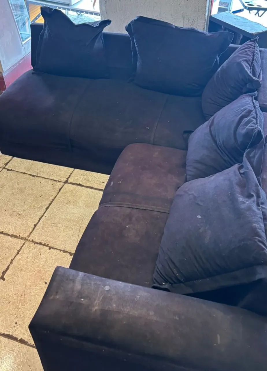 SOFA GRANDE DE CANTO - ESPAÇOSO E CONFORTÁVEL MUITO BOM PARA QUEM TA COMEÇANDO A VIDA  - Foto 2