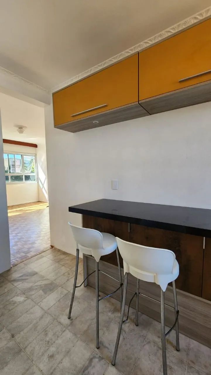Ótimo apartamento no Coqueiros,  3 quartos, 2 andar, suíte, cozinha mobiliada - Foto 9