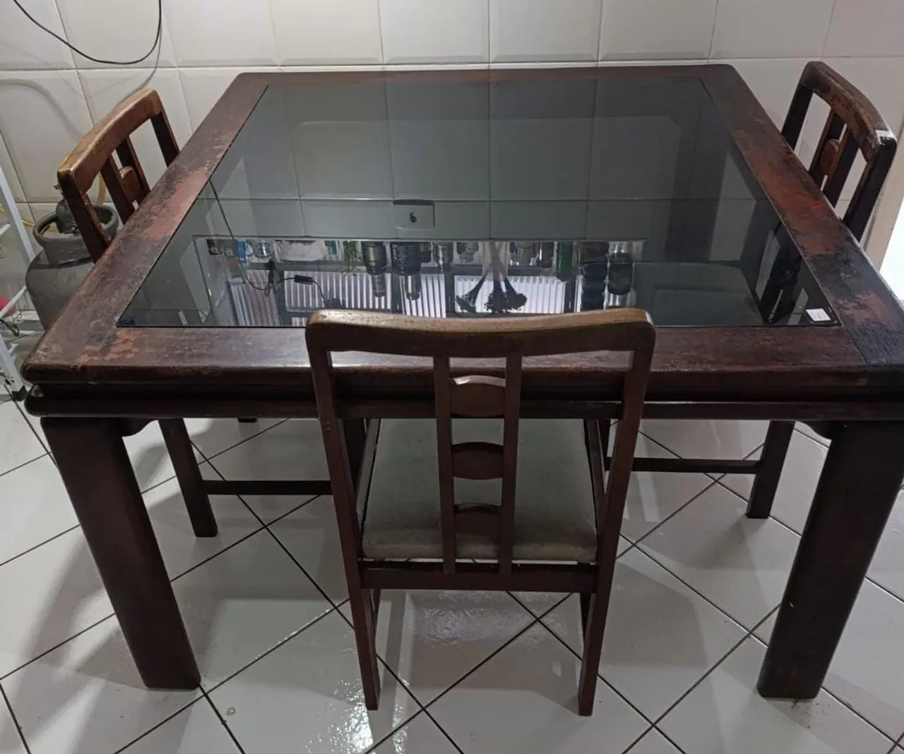 Mesa de Madeira com Tampo de vidro + 3 cadeiras - Foto 2