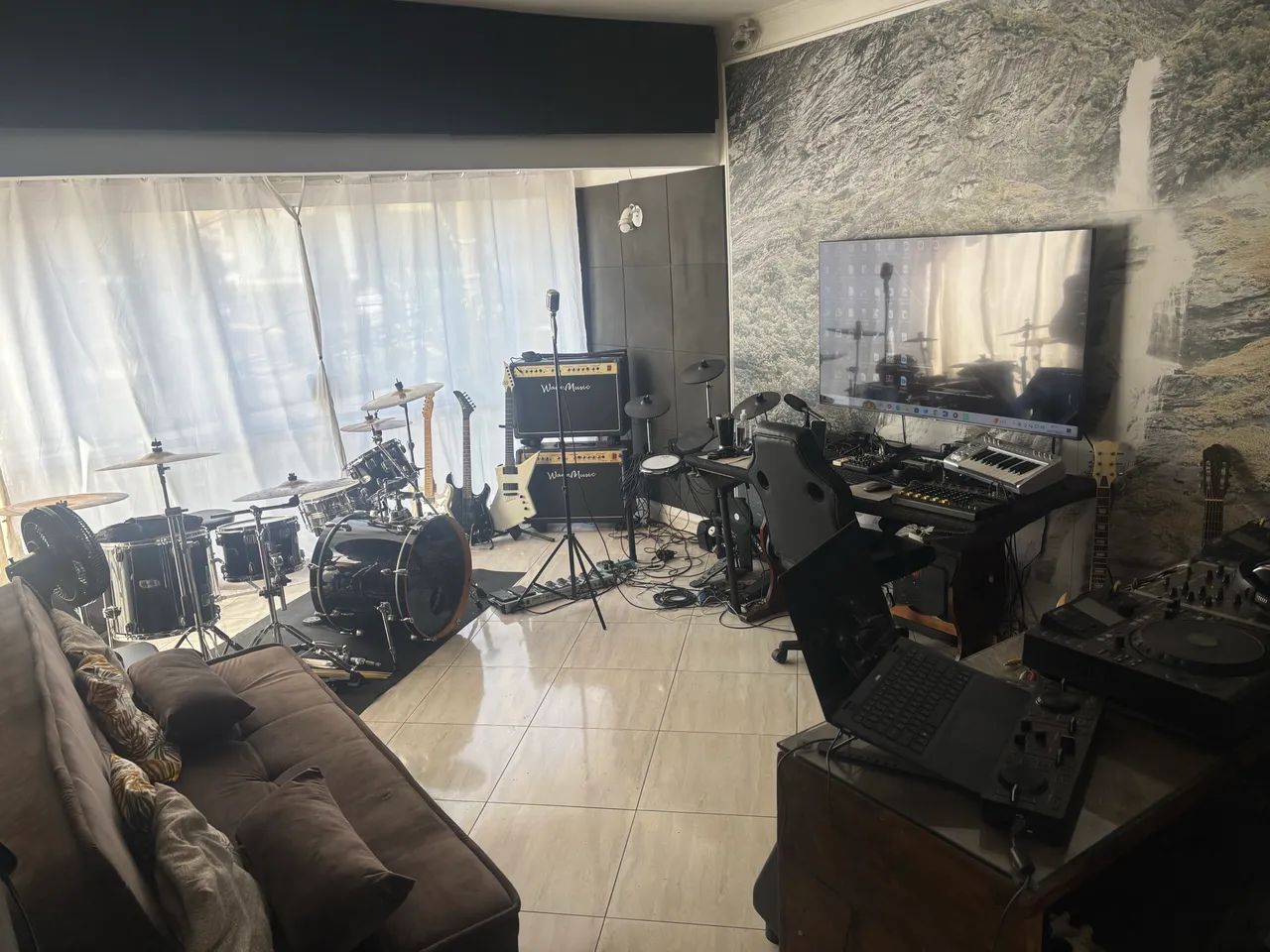 Aulas de Guitarra e Violão para iniciantes no estúdio