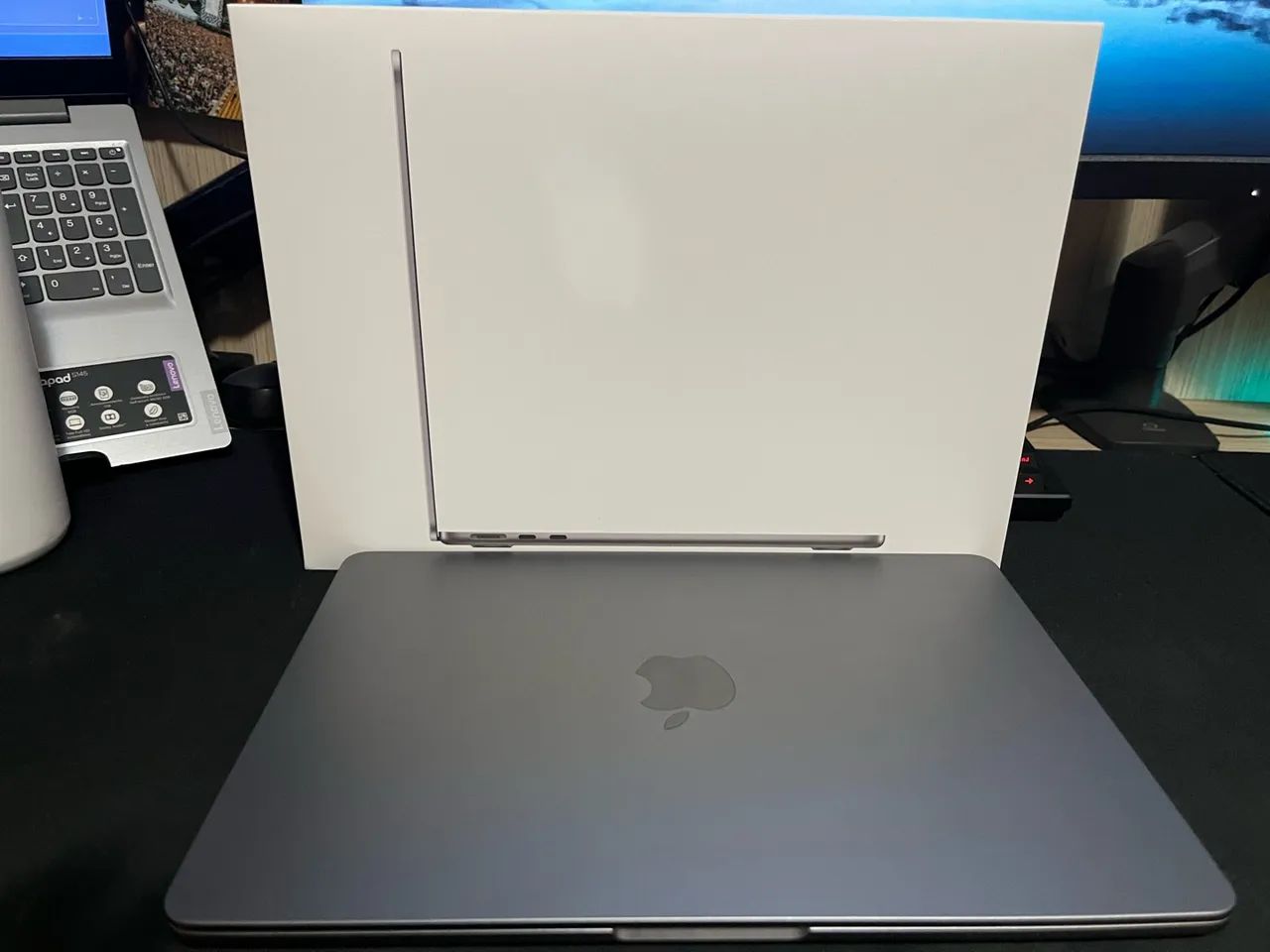 MacBook Air 13,6