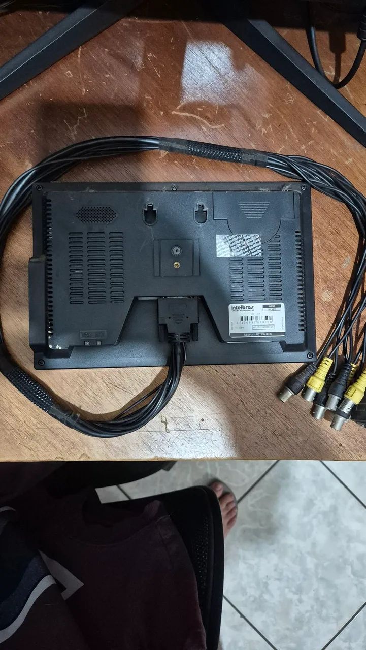 Monitor/Display touchscreen Intelbras CVD 1004 <br><br>CFTV - Usado, sem caixa - Foto 4