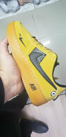 Nike air force LV8 amarelo