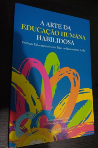 A arte da educação humana habilidosa + Liturgia do Budismo de Nitiren Daishonin