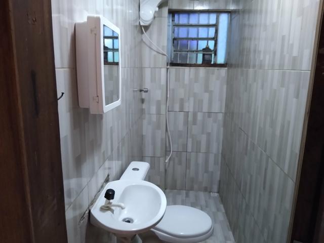 Kit Net para alugar, de um quarto cozinha e sala casa toda no blindex recém reformada - Foto 3