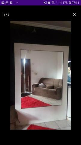 Vendo lindo móvel com espelhos dos dois lados