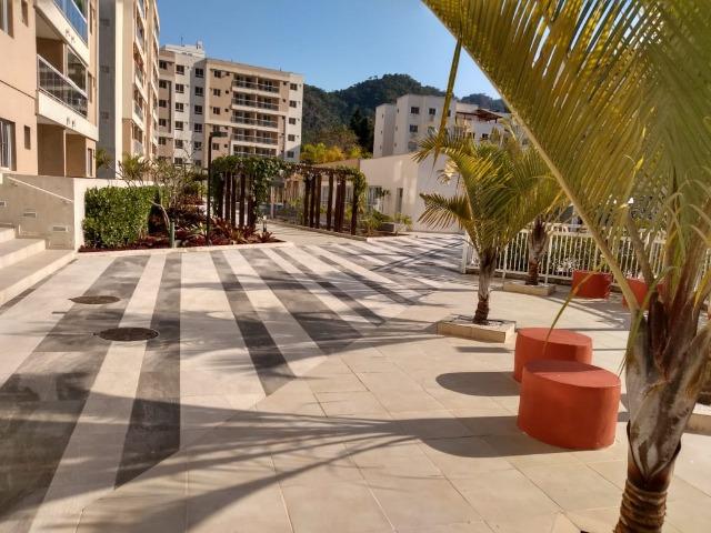 Excelente apto em Jacarepaguá, próximo do Projac, Sala, 2 quartos, varanda e banheiros - Foto 2