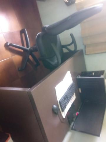 Mesa e cadeira