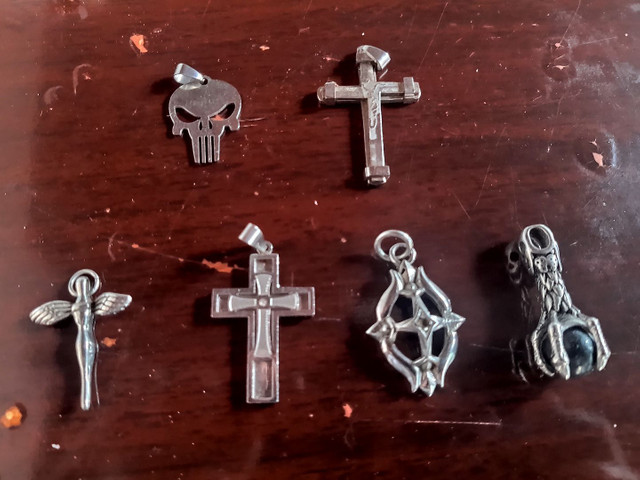 Vendo peças pulseiras anéis e pingentes de aço cirúrgico - Foto 4