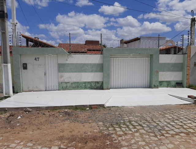 Aluga-se casa no alto com 3/4 com piscina - Foto 6