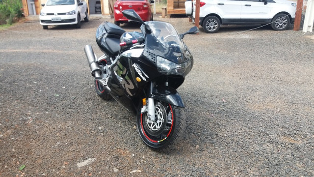 Vendo ou troco Honda cbr 900r - Foto 2