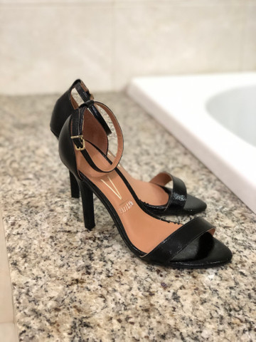 Sandália Preta e Vermelha - Foto 2