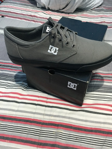 tenis dc novo