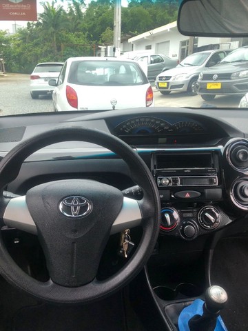 Toyota Etios 2014 1.5 Hatch - Foto 2