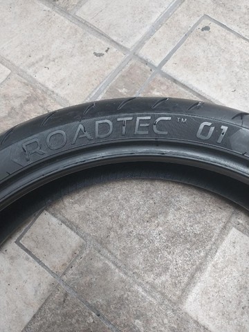 pneu usado metzeler roadtec 01 120/70-17 - Foto 4