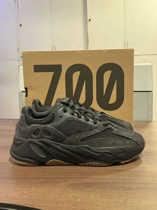TENIS ADIDAS YEEZY BOOST 700 V1 UTILITY BLACK ORIGINAL - Foto 2