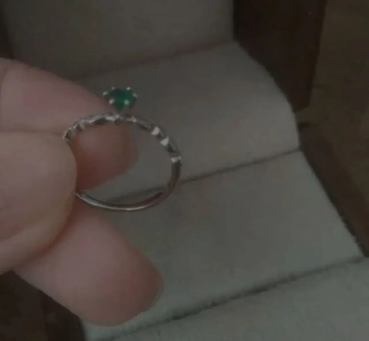 Anel de diamantes com esmeralda  - Foto 2