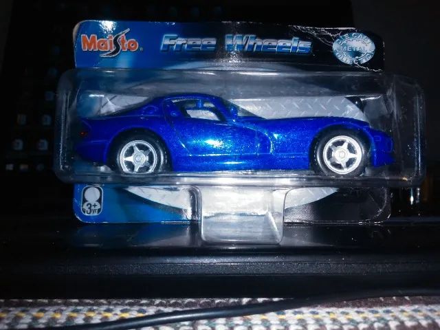 Miniatura Carro Dodge Viper GTS - Maisto Escala 1:39