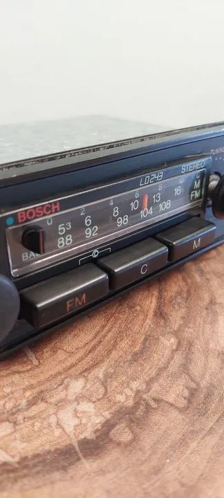 Rádio Automotivo Bosch L0243 - Vintage e Funcional!