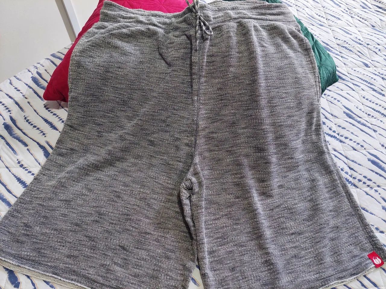 Shorts cinza de moletom GG - Foto 2