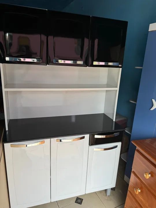 Armário de Cozinha Branco com Tampo Preto - Foto 2