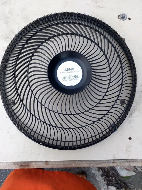 Grade frontal do Ventilador Arno